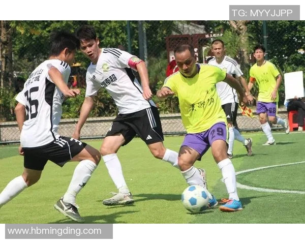 足球星服饰引领时尚潮流打造属于球迷的热血青春风采